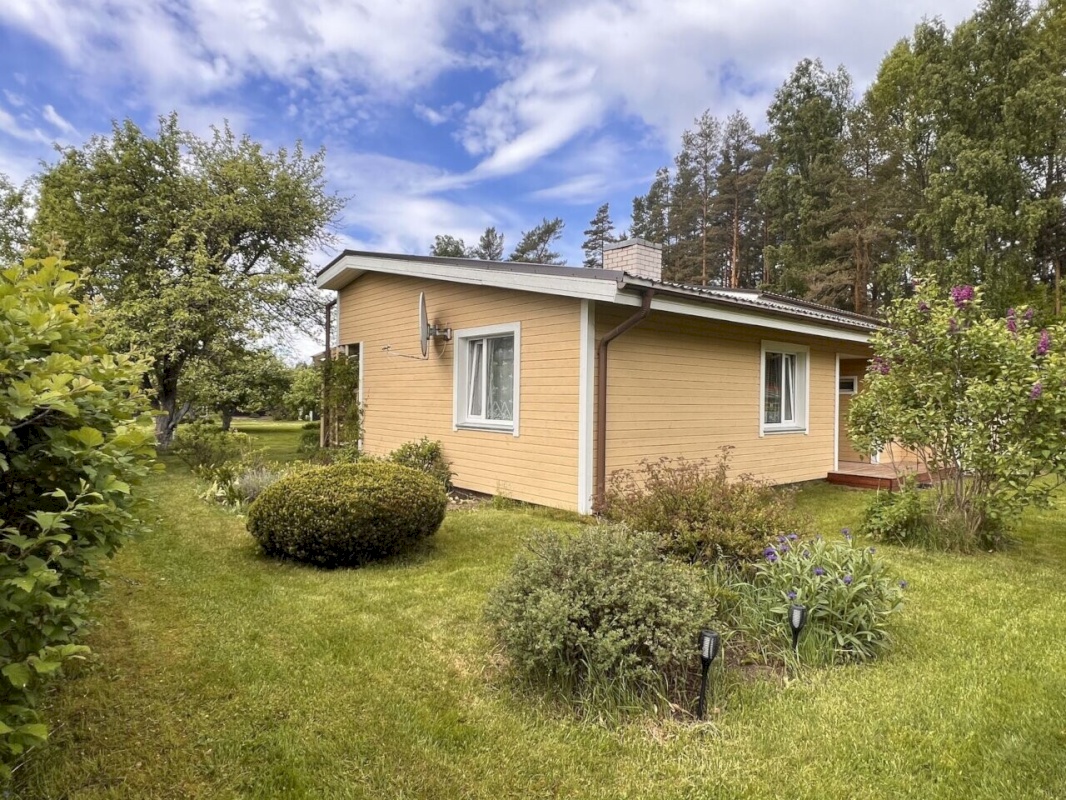 Kastre vald, Lääniste küla