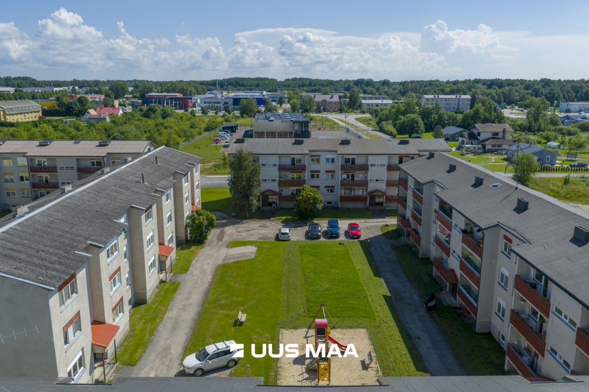 Haapsalu linn, Uuemõisa küla, Haudejaama tee 22