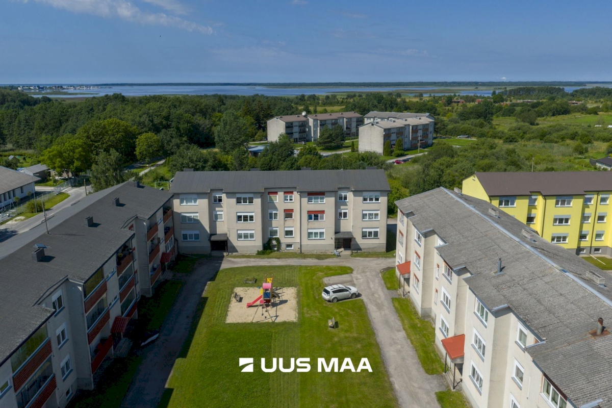 Haapsalu linn, Uuemõisa küla, Haudejaama tee 22