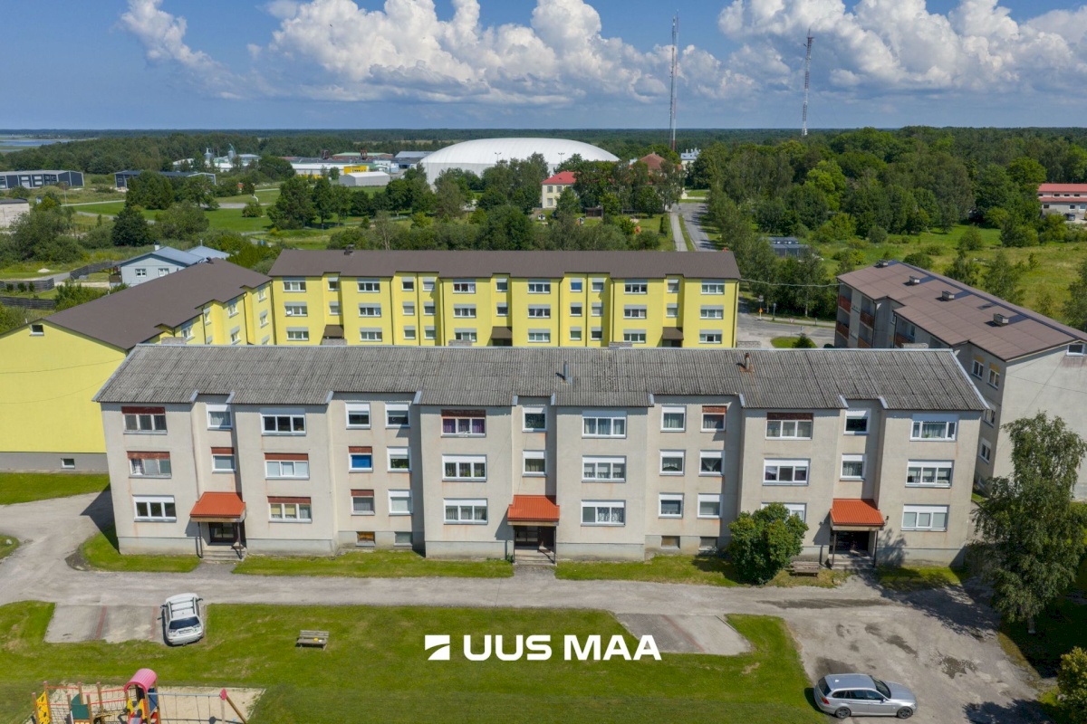Haapsalu linn, Uuemõisa küla, Haudejaama tee 22