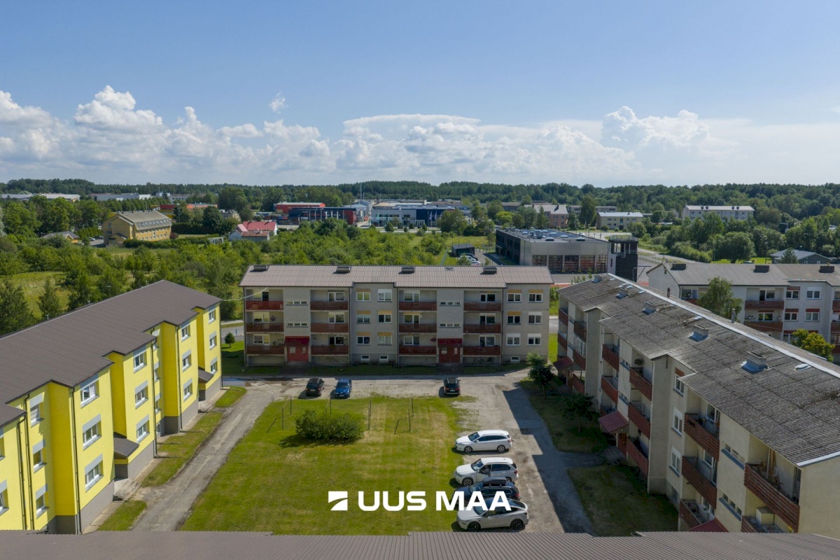 Haapsalu linn, Uuemõisa küla, Haudejaama tee 22