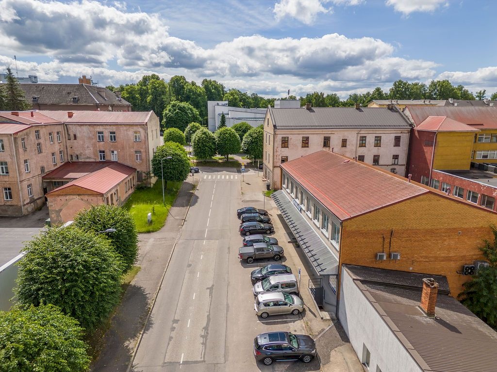Valga vald, Valga linn, Pärna pst 1