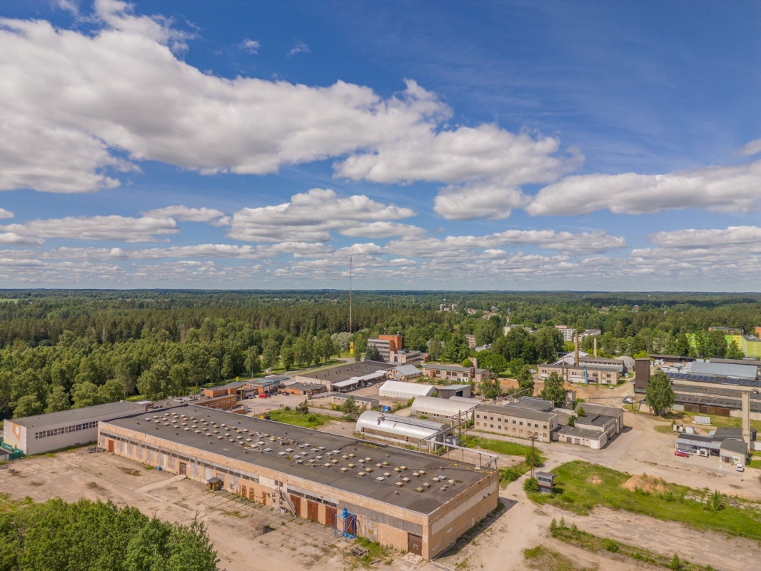 Tõrva vald, Tõrva linn, Tööstuse 1  ja 3