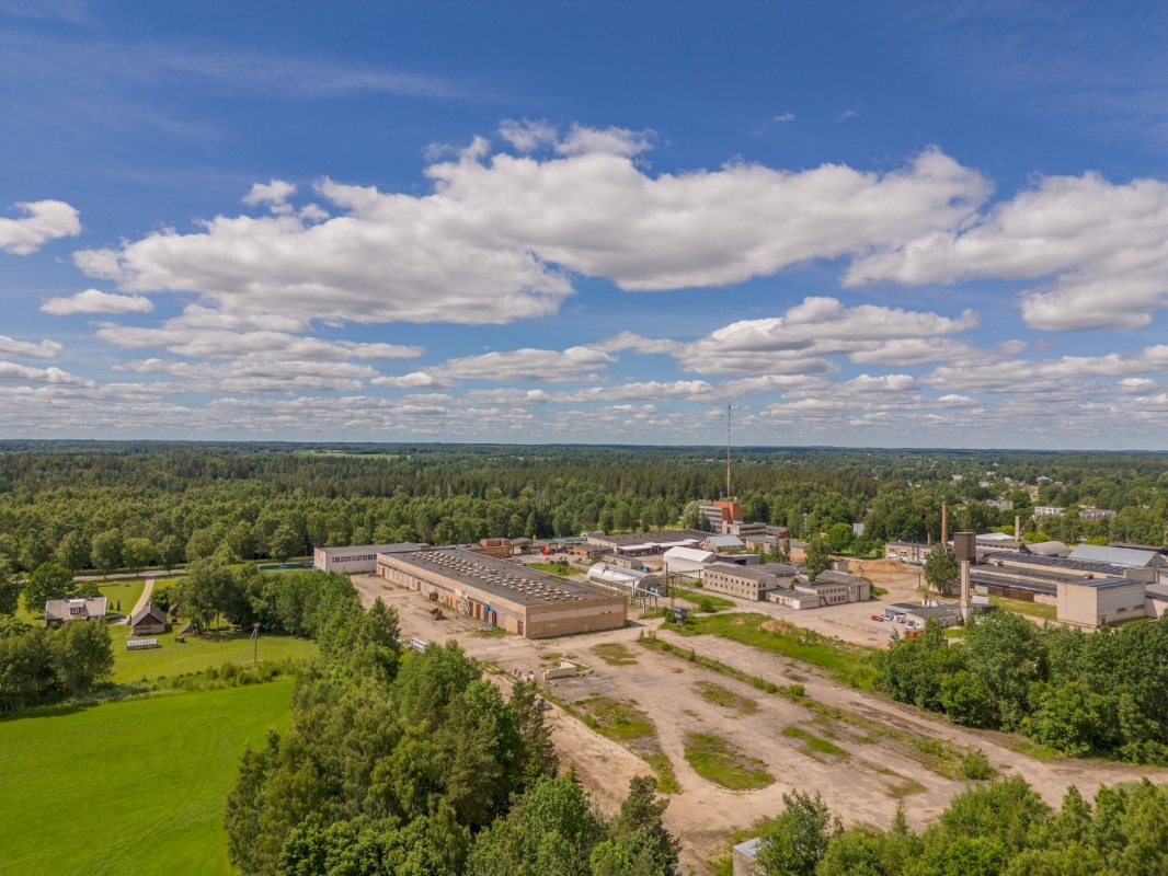 Tõrva vald, Tõrva linn, Tööstuse 1  ja 3