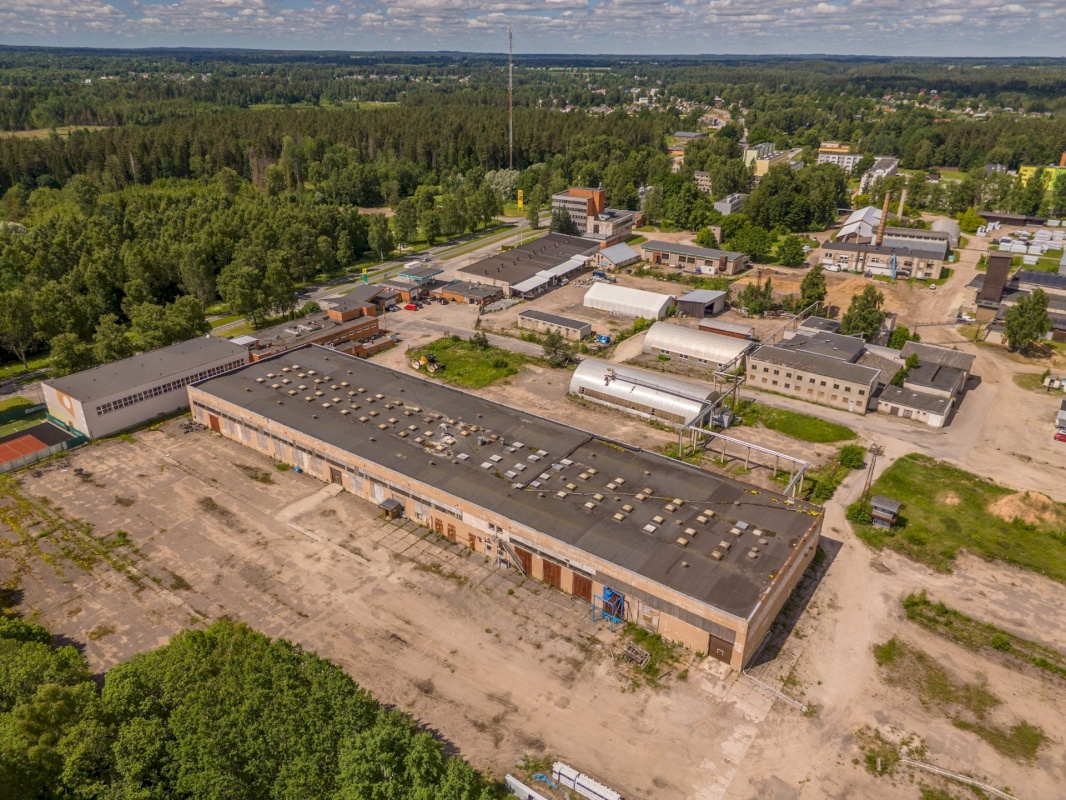Tõrva vald, Tõrva linn, Tööstuse 1  ja 3